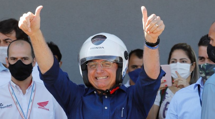 رئیس جمهور برزیل بهبودی اش از کرونا را بدون ماسک با هوادارانش جشن گرفت!