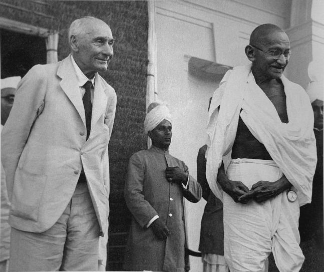 مهاتما گاندی ، رهبر استقلال هند به اولین شخصیت غیرسفید پوست تبدیل خواهد شد که عکس او روی واحد پول بریتانیا نقش خواهد بست.