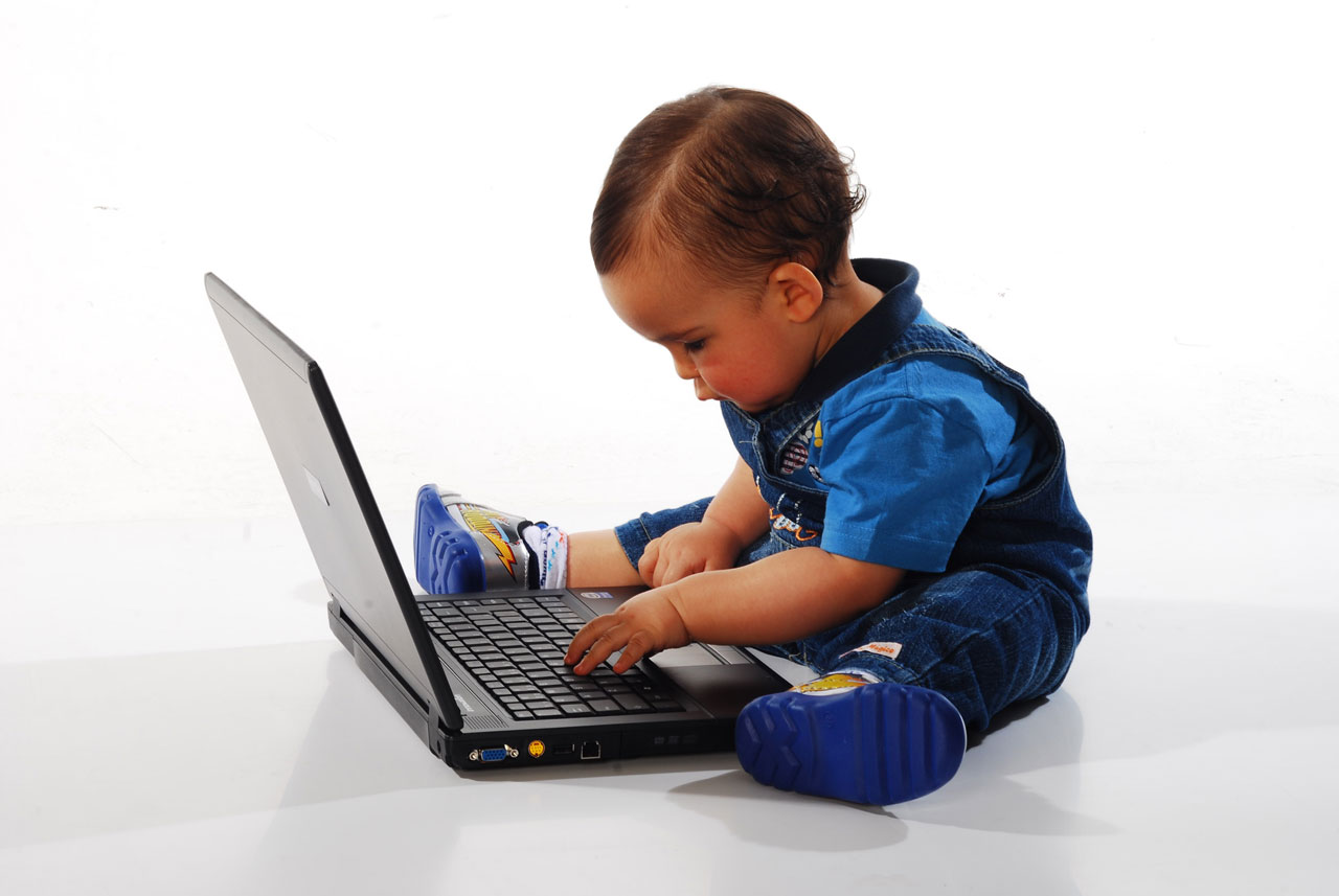 خطرات اینترنت برای کودکان چیست؟