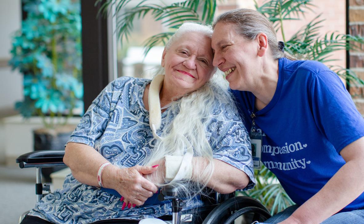 ابتلا به ویروس کرونا دو خواهر را پس از ۵۰ سال جدایی به هم رساند