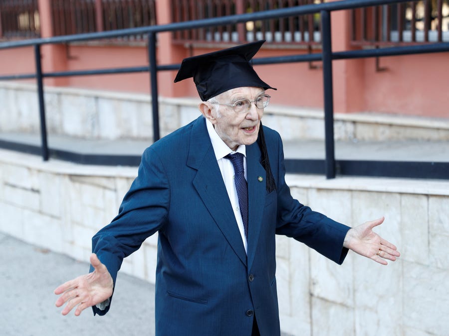 کهنه سرباز جنگ جهانی دوم در سن ۹۶ سالگی لیسانس گرفت