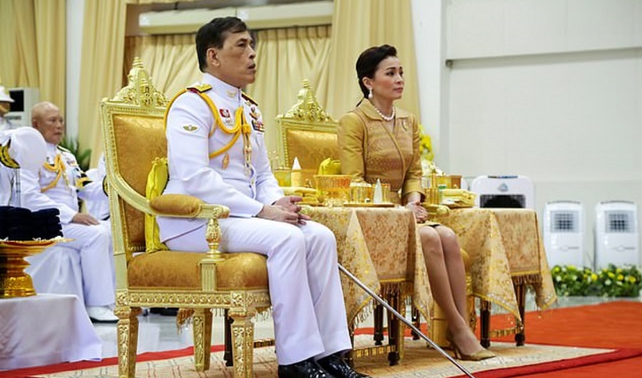 بازگشت پادشاه تایلند پس از ماه ها قرنطینه اختصاصی با لشکر سربازان جنسی اش در آلمان