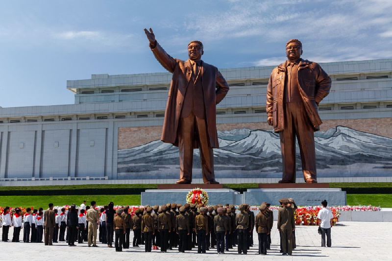 خشم مقامات کره شمالی به دنبال توهین به کتاب‌های حاوی تصاویر خاندان کیم