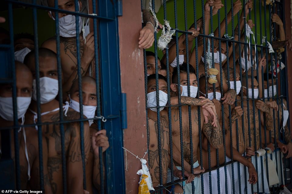 انتقام متفاوت و سختگیرانه رییس جمهور السالوادور از دار و دسته های خلافکار + ویدیو
