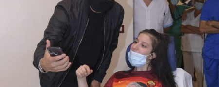 دیدار فرانچسکو توتی با دختری که پیام اسطوره باشگاه رُم او را از کما خارج کرد + ویدیو