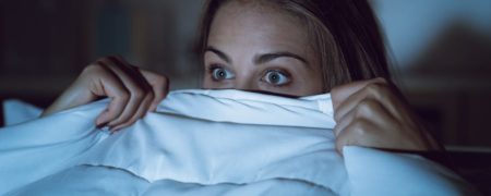 ۲۴ ساعت پیاپی فیلم های ترسناک مورد علاقه خود را ببینید و ۱۰۰۰ دلار جایزه بگیرید