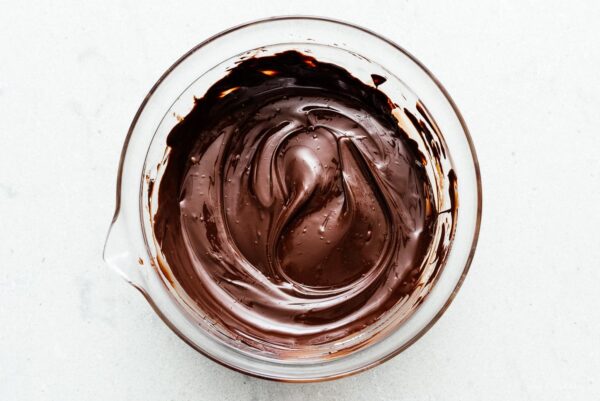 طرز تهیه بمب شکلات داغ؛ ترند غذایی جدید شبکه های اجتماعی