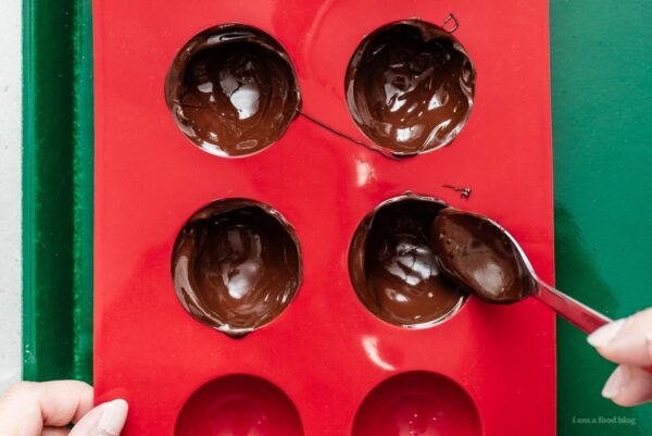 طرز تهیه بمب شکلات داغ؛ ترند غذایی جدید شبکه های اجتماعی