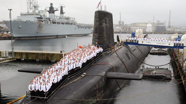 زیردریایی هسته ای HMS Vigilant لقب «زیردریایی سکس و کوکایین» (HMS Sex and Cocaine) را دریافت کرده بعد از آنکه رسوایی های متعددی در آن رخ داده است.