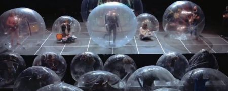 کرونا و صنعت کنسرت؛ برگزاری کنسرت موسیقی در آمریکا با استفاده از حباب های پلاستیکی