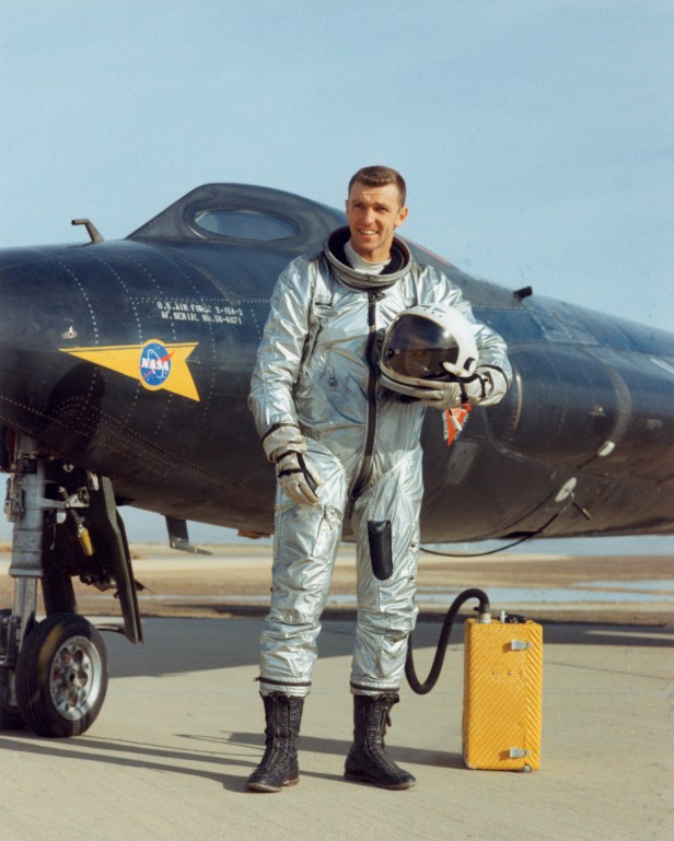 North American X-15 هواپیمایی متفاوت بود و اگر چه اولین بار 60 سال پیش به پرواز درآمد اما هنوز هم سریع ترین هواپیمای سرنشین داری به شمار می آید.