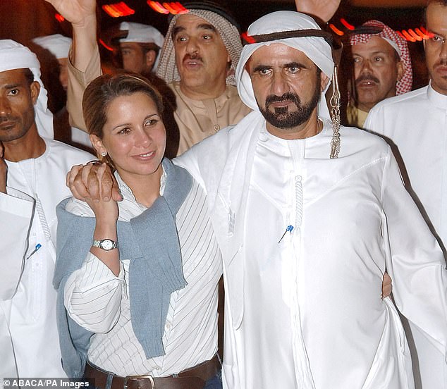 پرنسس هیا که ششمین و جوان ترین زن شیخ محمد آل مکتوم حاکم دبی به شمار می آید به مدت دستکم دو سال با بادیگارد انگلیسی خود رابطه عاشقانه داشته است.