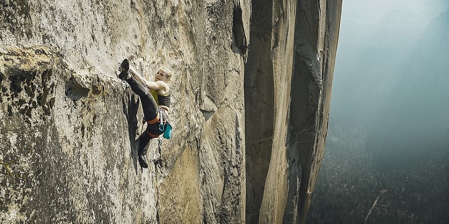 رکورد شکنی صخره نورد زن با صعود یک روزه دیواره ۹۱۴ متری ال کاپیتان