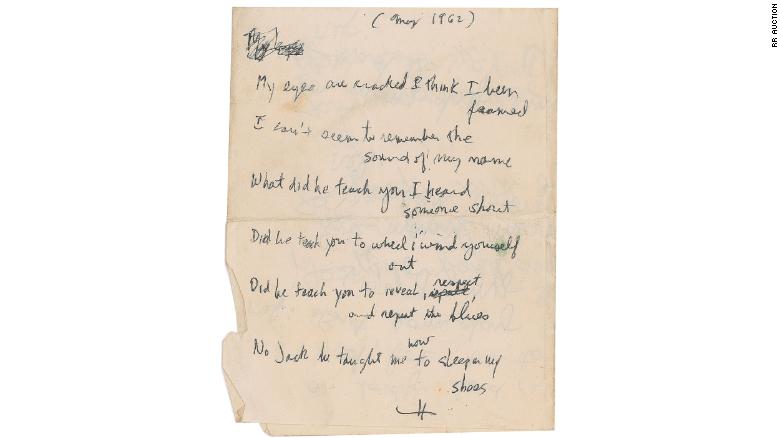 مجموعه ای از یادگاری های باب دیلن ، شامل نامه ها، اشعار منتشر نشده و دست نوشته اش در یک حراجی به قیمت نیم میلیون دلار به فروش رسید. 
