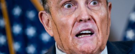 گزیده عکس های هفته؛ از رنگ موی وکیل دونالد ترامپ تا طوفان در سیدنی