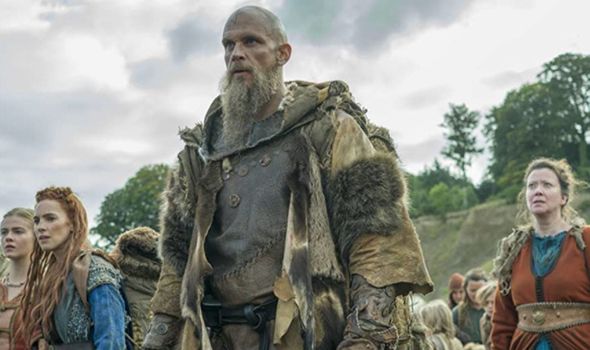 علیرغم سفر نافرجام فلوکی که در انتهای فصل پنجم سریال Vikings به پایان رسید، تمامی شواهد به این واقعیت اشاره دارند که وی در پایان این سریال بازگشتی معجزه آسا به داستان خواهد داشت.