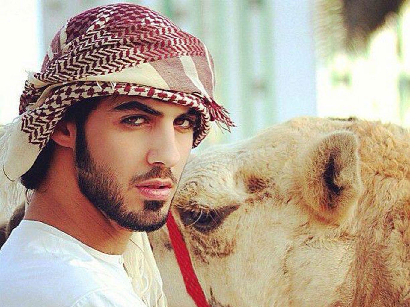 آیا عمر برکان الغلا ، شاعر، بازیگر، مدل و چهره سرشناس رسانه های اجتماعی یکی از آن جمله مردانی است که برای ماندن در عربستان سعودی بیش از حد جذاب و زیبا بود؟