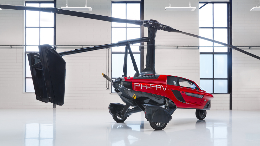 یک ماشین پرنده سه چرخ با نام PAL-V Liberty و قیمت 270,000 پوند که در هلند ساخته شده مجوز حرکت در جاده ها را دریافت کرده است.