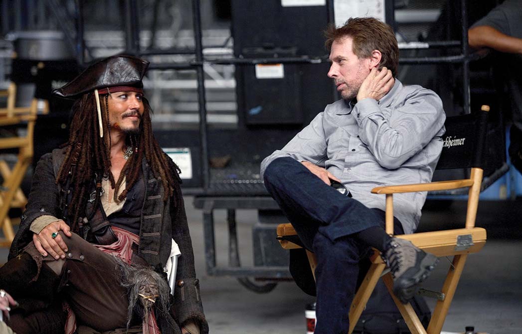 در هنگام فیلمبرداری فیلم Pirates of the Caribbean: Dead Men Tell No Tales از کمپانی دیزنی در استرالیا، جانی دپ هشت قرص اکستازی را با هم بالا کشید.