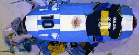 محافظت ۲۰۰ نیروی پلیس از قبر دیگو مارادونا برای جلوگیری از به سرقت رفتن جنازه وی