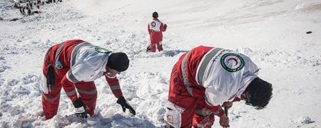 عملیات نجات کوهنوردان از زیر بهمن در ارتفاعات تهران + ویدئو