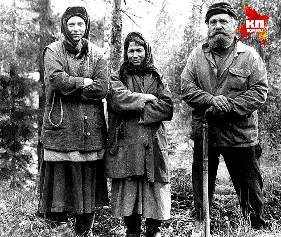 آگافیا لیکووا 76 ساله بعد از فرار خانواده اش به خاطر اتهامات مذهبی در سال 1936 در کوهستان های دوردست سیبری در روسیه زندگی می کند.
