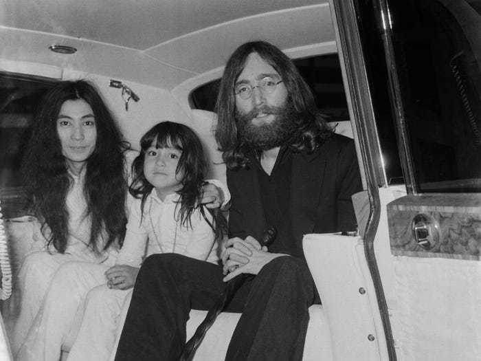 چهل سال پیش در غروب 8 دسامبر 1980، زندگی جان لنون عضو سابق گروه موسیقی بیتلز در خانه اش در نیویورک سیتی با ضربات گلوله به قتل رسید.