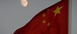 افراشته شدن پرچم چین در کره ماه ۵۱ سال بعد از آمریکا