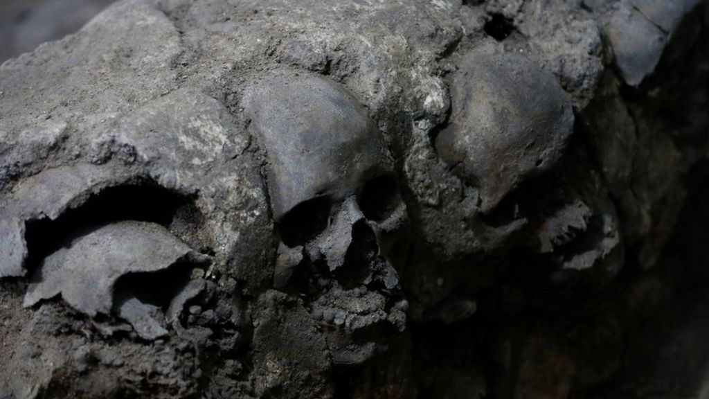 باستان شناسان بیش از 119 جمجمه انسان را در در یک بخش جدید از برج آزتک در مکزیک که قدمت آن به دهه 1400 باز می گردد کشف کرده اند.