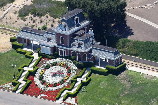 مزرعه مشهور مایکل جکسون با نام نورلند (Neverland) در کالیفرنیا بالاخره به قیمت 22 میلیون دلار و بسیار کمتر از قیمت واقعی به فروش رسید.