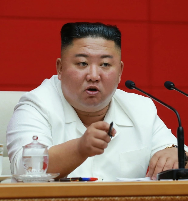 کیم جونگ اون رهبر کره شمالی مخفیانه واکسن کرونای ساخت چین را تزریق کرده زیرا به شدت از مرگ در اثر ابتلا به این ویروس می ترسد.