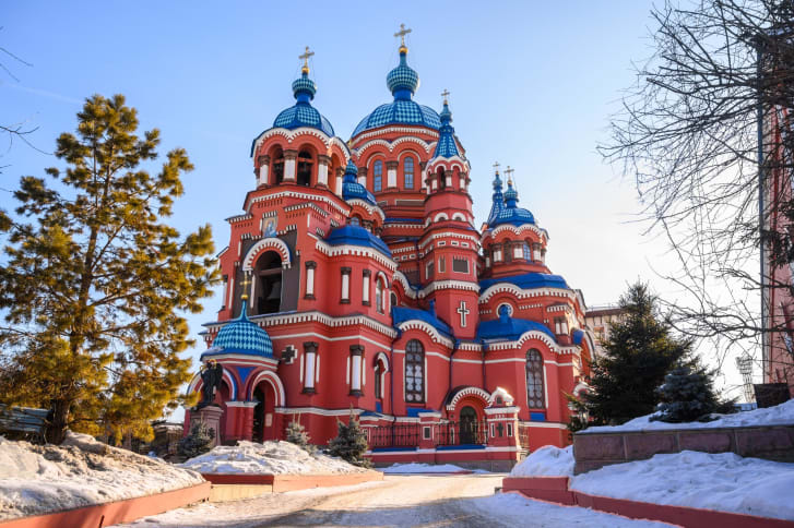 بعد از تکمیل شدن کلیسای جامع سنت باسیل در اواسط قرن شانزدهم میلادی، افسانه ای در مورد این کلیسای ارتدوکس بسیار زیبا و رنگارنگ که در قلب شهر مسکو قرار دارد شکل گرفت.