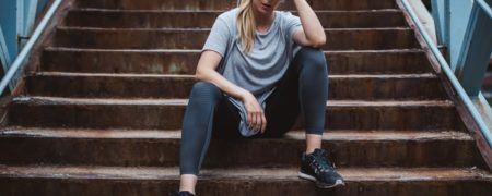 چرا هنگام بالا رفتن از پله ها از نفس می افتیم؟