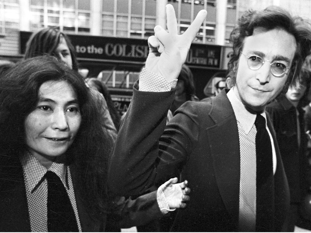چهل سال پیش در غروب 8 دسامبر 1980، جان لنون عضو سابق گروه موسیقی بیتلز در خانه اش در نیویورک سیتی با ضربات گلوله به قتل رسید.