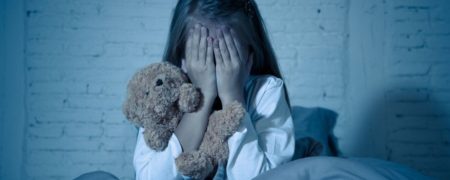 ترس از تاریکی در کودکان و راهکارهایی برای رفع آن