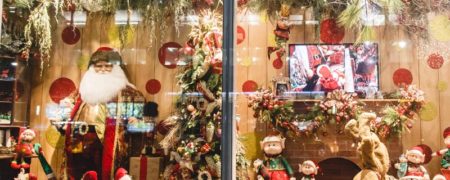 کریسمس گران و رنگارنگ تهرانی ها در خیابان میرزای شیرازی