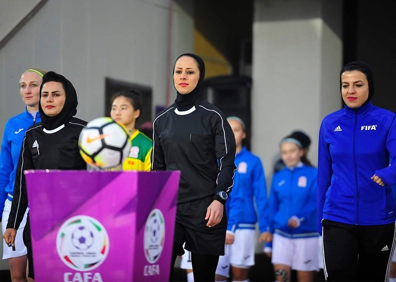 آسو جواهری داور فوتبال زنان ایران از محرومیت خود از داوری از سوی کمیته داوران به خاطر کارهای پژوهشی خبر داده است