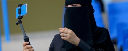 دختر جوان عربستانی به خاطر داشتن اسنپ چت توسط برادرانش کشته و در بیابان دفن شد