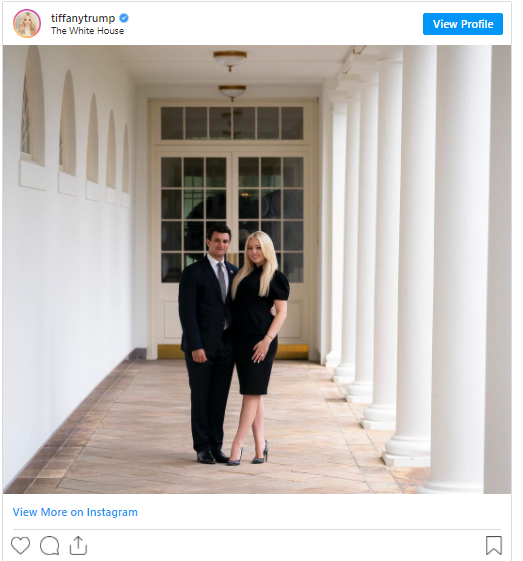 تیفانی ترامپ 27 ساله با انتشار عکسی در اینستاگرام که در کاخ سفید گرفته شده اعلام کرد که با مایکل بولوس نامزد کرده است.