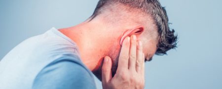 علت زنگ زدن گوش ها چیست؟