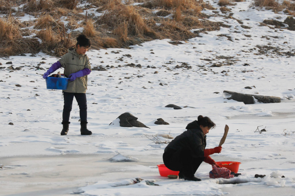 سرباز مرزی کره شمالی در تلاش برای فرار همراه نامزدش در رودخانه یخ زده غرق شد
