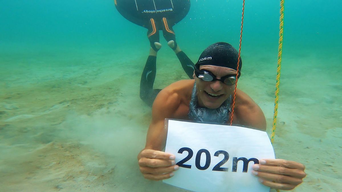 استیگ سورینسن با 202 متر، رکورد گینس در زمینه طولانی ترین شیرجه زیر آب با یک نفس و استفاده از باله در بخش مردان و در آب های آزاد را شکست