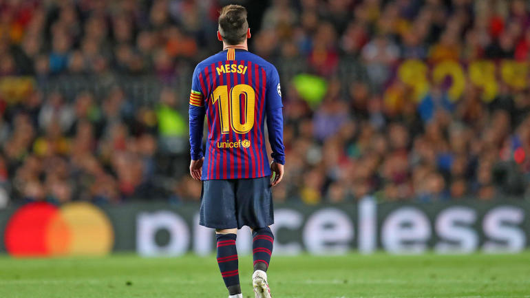 جزییات تمدید قرارداد چهار ساله لیونل مسی ، ستاره ناراضی آن روزهای باشگاه بارسلونا در سال 2017 توسط روزنامه اسپانیایی ال موندو در گزارشی خبرساز از مارتی سابلالز و استبان اوریزتیتا منتشر شده است. 