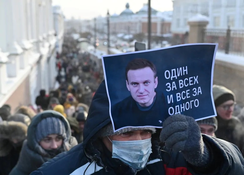 مخالفان ولادیمیر پوتین به دعوت الکسی ناوالنی به خیابان ها آمده و با نیروهای امنیتی درگیر شده اند که با دستگیرهای متعدد همراه بوده است
