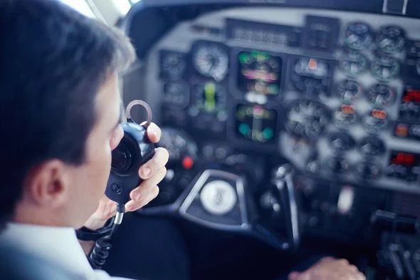 خلبان ها پروازها را کاملاً در کنترل خود دارند اما حتی بهترین خلبان ها هم وقتی پای استرس پرواز به میان می آید، تجربه آن را دارند.