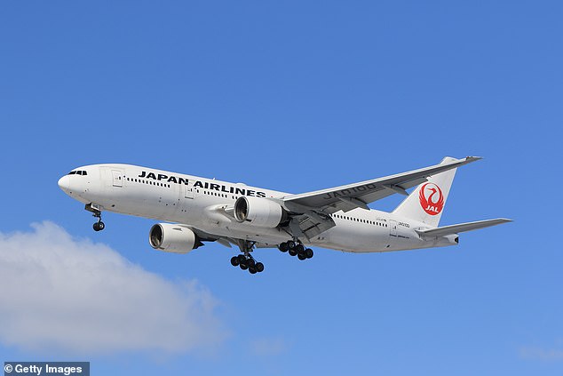 یک مسافر ویدیویی از انفجار در موتور هواپیمای مسافربری بویینگ 777 تنها لحظاتی پس از بلند شدن از ژاپن در ماه دسامبر را بازنشر کرده است.