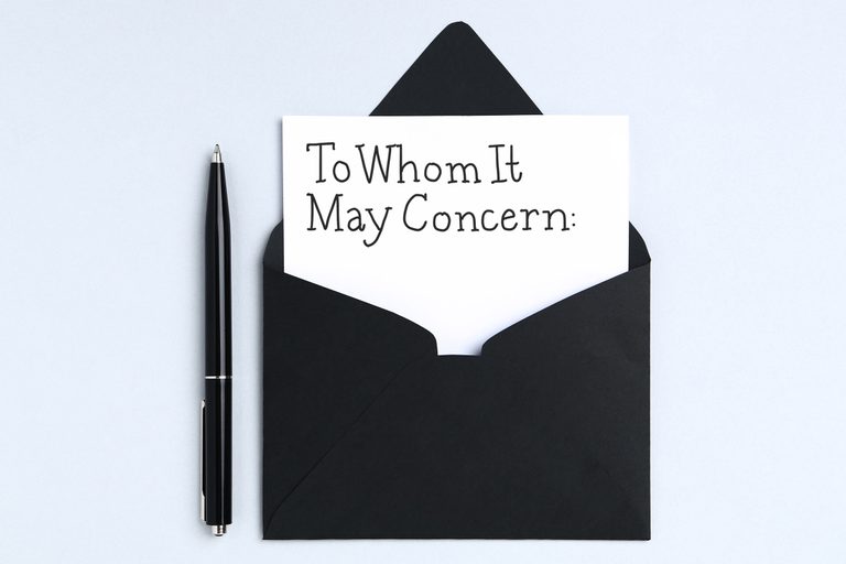 استفاده ازTo Whom It May Concern به خواننده نامه می گوید که شما تحقیقات کافی برای شناسایی شخصی که نامه باید به دستش برسد را انجام نداده اید.