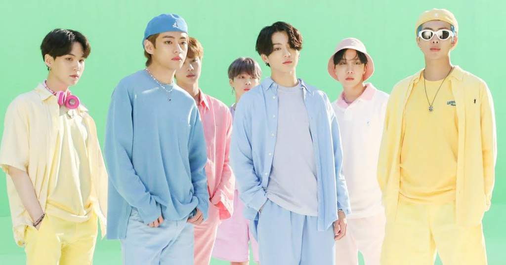 لباس های رنگی که گروه BTS در موزیک ویدیو پرفروش و رکورد شکن خود با عنوان Dynamite پوشیده بودند در یک حراجی به قیمت 162,500 دلار به فروش رسید