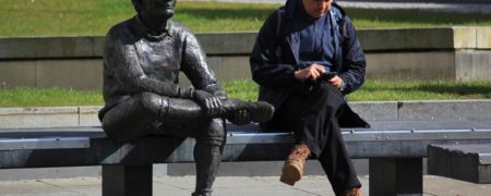 ۵ بلایی که عادت پا روی پا انداختن بر سر بدن می آورد