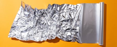 چرا فویل آلومینیومی دارای یک طرف براق و یک طرف مات است؟